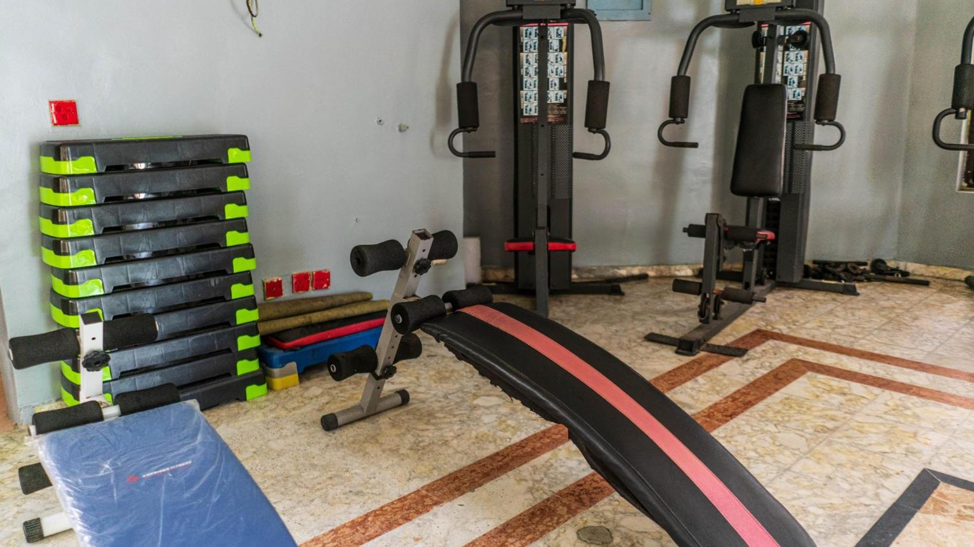 Peemos Hotel واري المظهر الخارجي الصورة