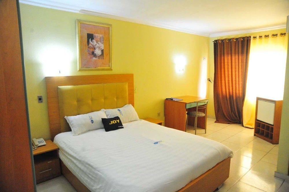 Peemos Hotel واري المظهر الخارجي الصورة