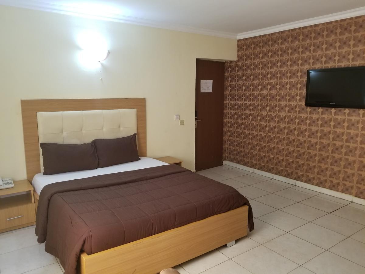 Peemos Hotel واري المظهر الخارجي الصورة