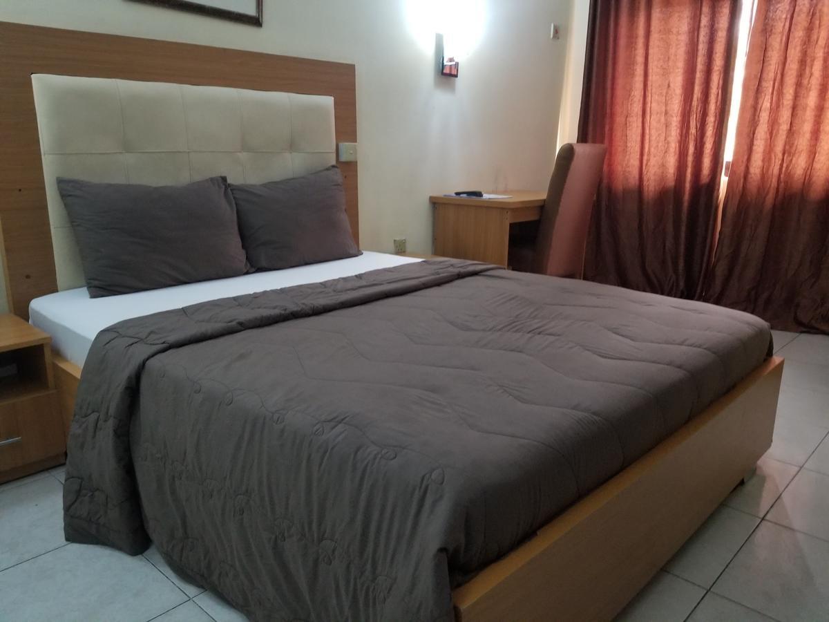 Peemos Hotel واري المظهر الخارجي الصورة