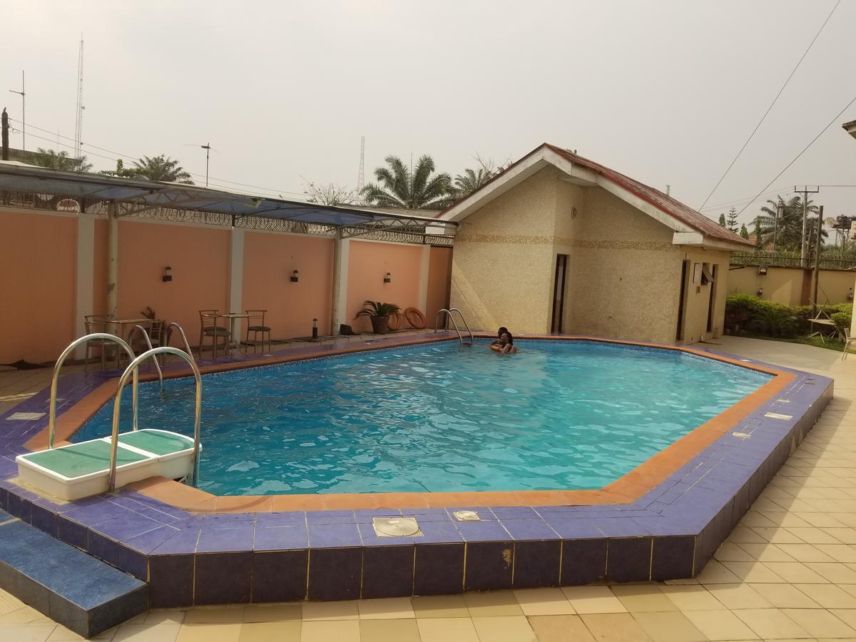 Peemos Hotel واري المظهر الخارجي الصورة